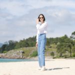 Camisa blanca y jeans